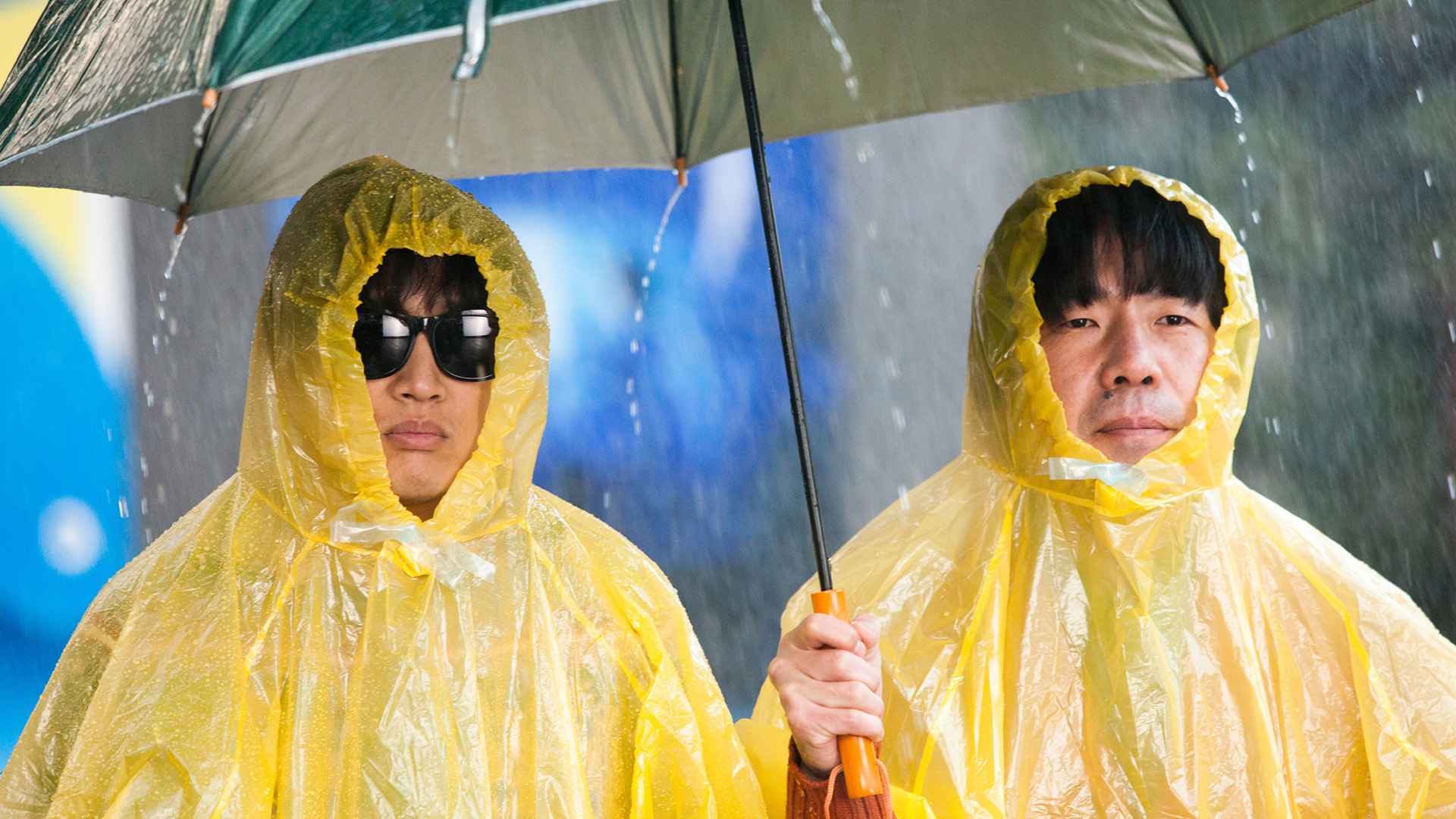 Funny Korean Guys in the rain