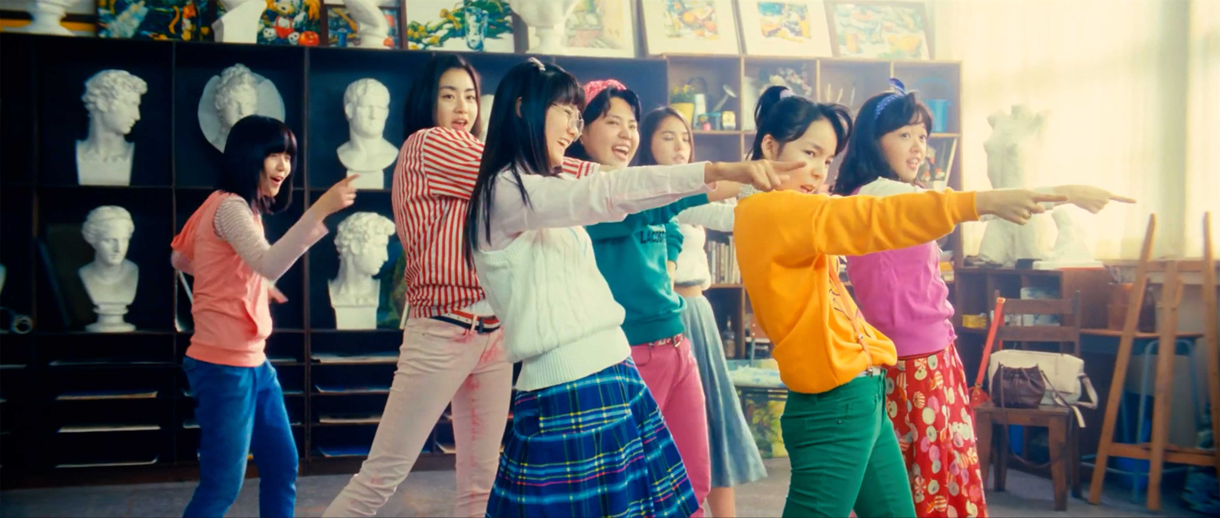 Korean GIrls Dance Together